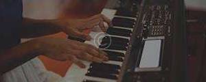Keyboards & Pianos